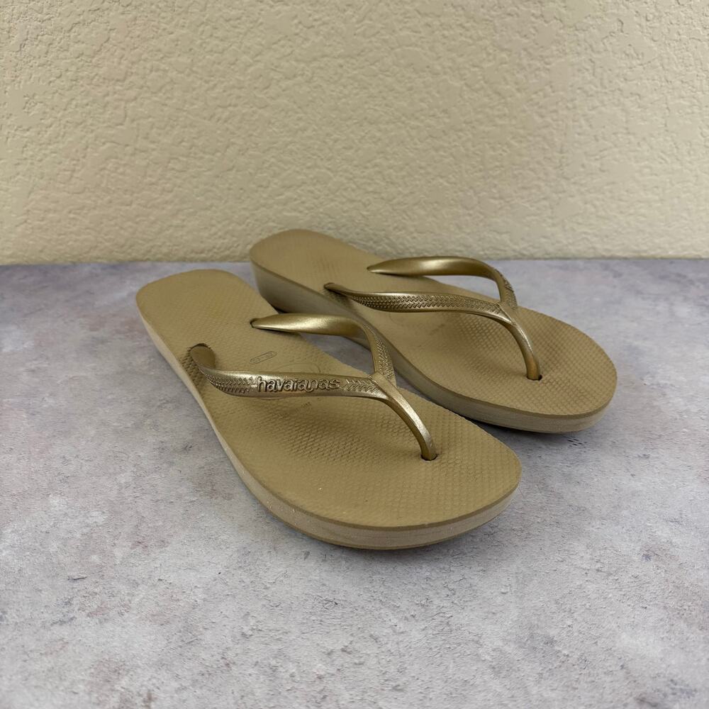 Havianas High Flip Flops Womens Size 39/40 US Size 7/8 EUR 41/42 Tan Gold